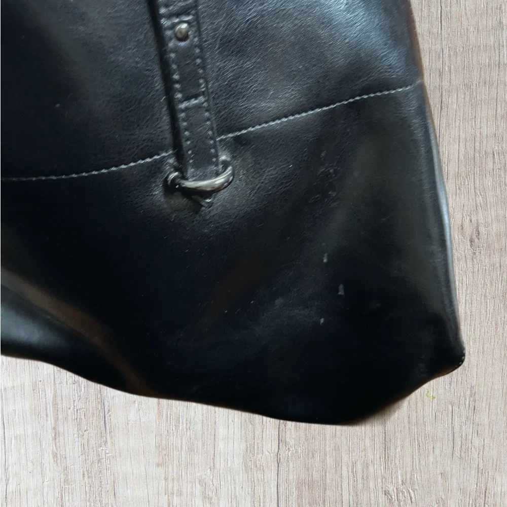 Black Leather S-Zone Tote Bag - Picture 4 of 8